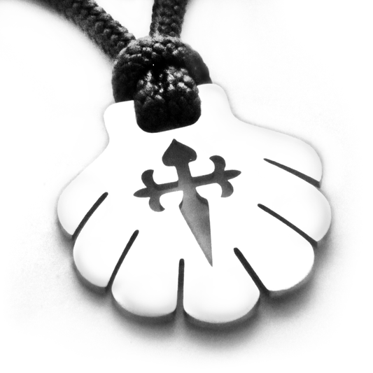 Camino Shell & Cross Pendant
